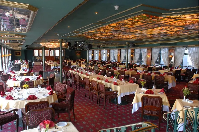Cena a Bordo de Crucero Nile Maxim o Nile Pharaoh